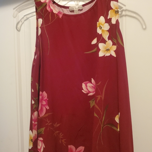 nine britton Tops - Floral sleeveless blouse